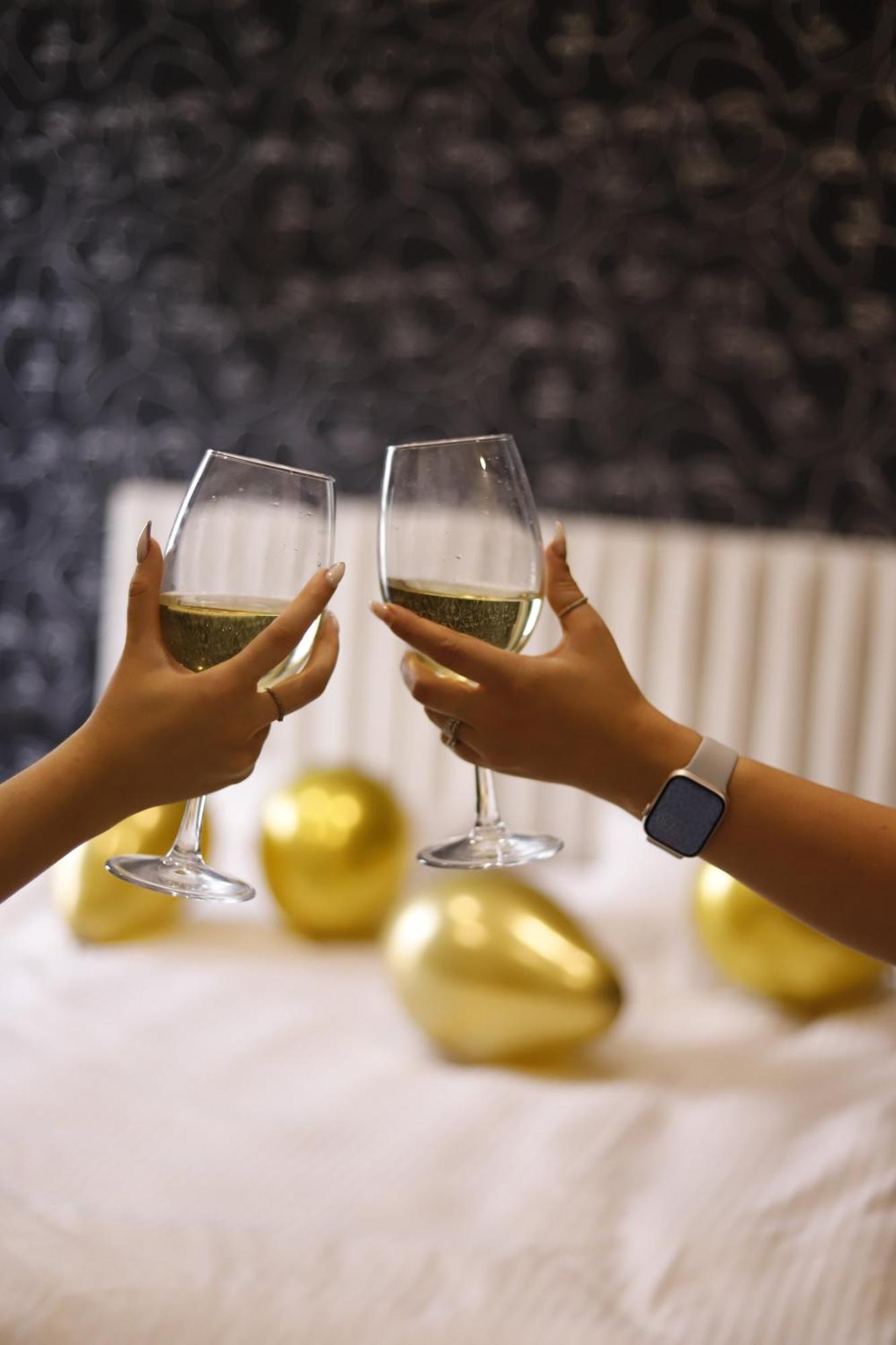 Lux Plaza Hotel P'arak'ar Екстериор снимка