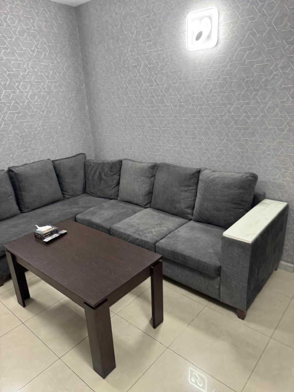Lux Plaza Hotel P'arak'ar Екстериор снимка